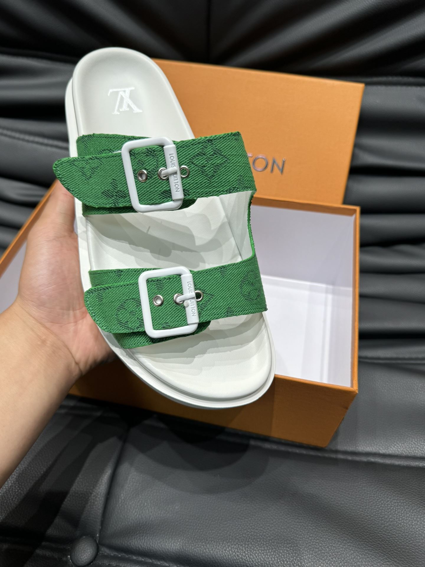 Louis Vuitton Slippers